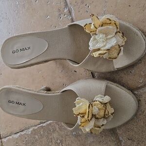 Summer heeled size 7 sandles